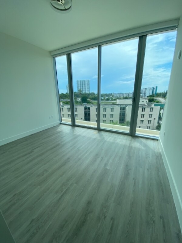 Foto del edificio - 102 NW 13th Ct
