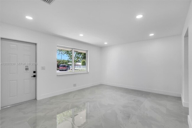 Foto del edificio - 821 SW 7th Ave
