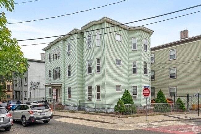 Building Photo - 105 Walnut St
