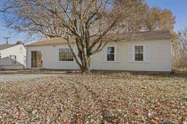 Building Photo - 15015 White Ave