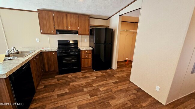 Building Photo - 904 NC-241