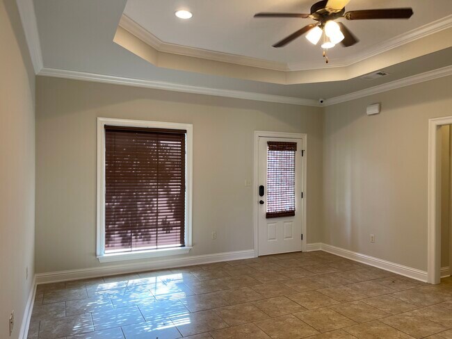 Building Photo - 4422 Bay View Dr