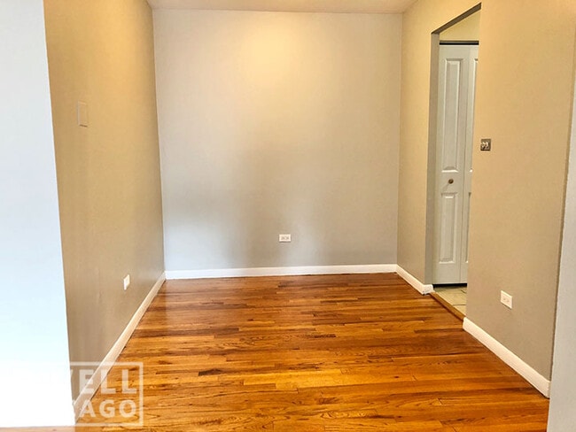 Building Photo - 541 W Belmont Ave