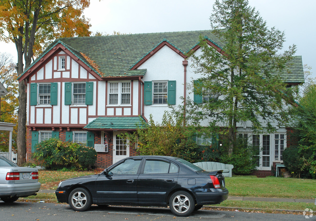 Building Photo - 1308 2nd St SW