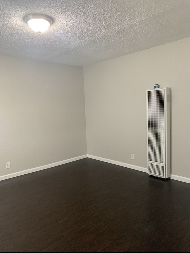 Living - 9430 Park St