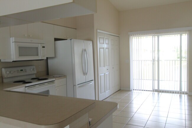 Building Photo - ***GREAT LOCATION***WORKING TO GET NEW PHO...