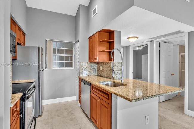 Foto del edificio - 2841 N Oakland Forest Dr