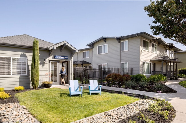 Building Photo - Chesapeake Point