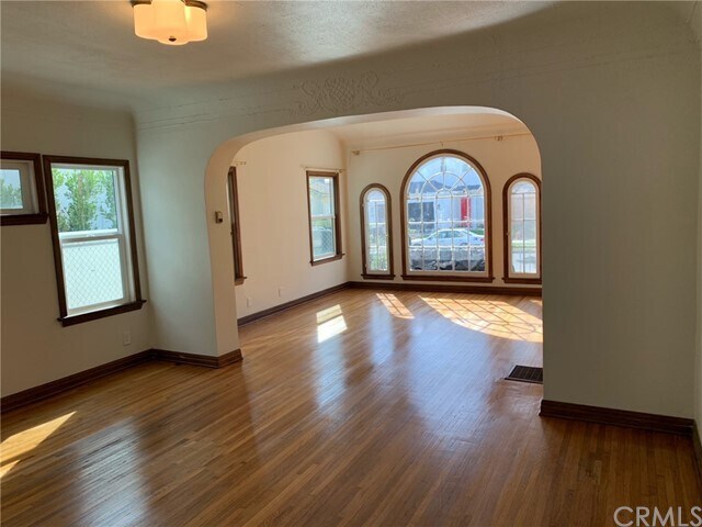 Foto del edificio - 546 N Poinsettia Pl