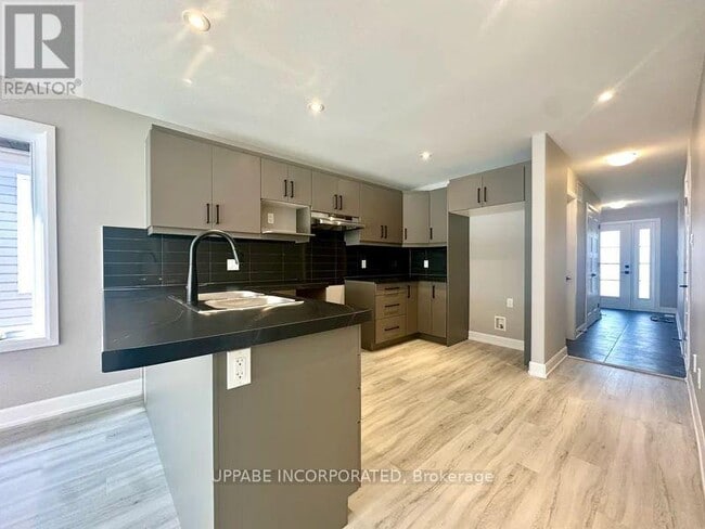 Photo du bâtiment - 1232 Montblanc Cres