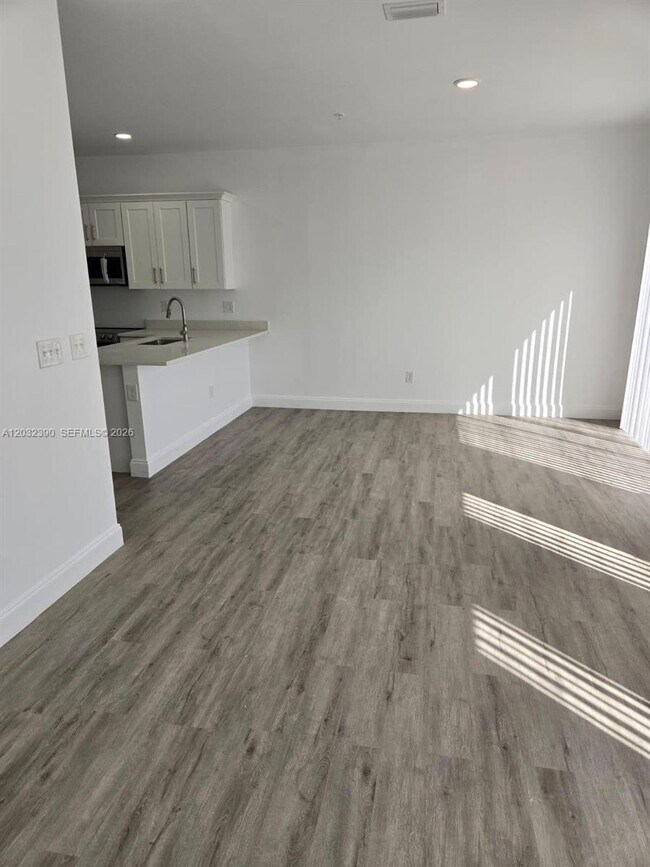 Foto del edificio - 4217 Gulfstream Rd