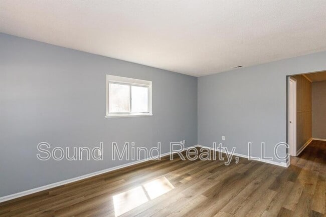 Building Photo - 2624 Sanderford Rd