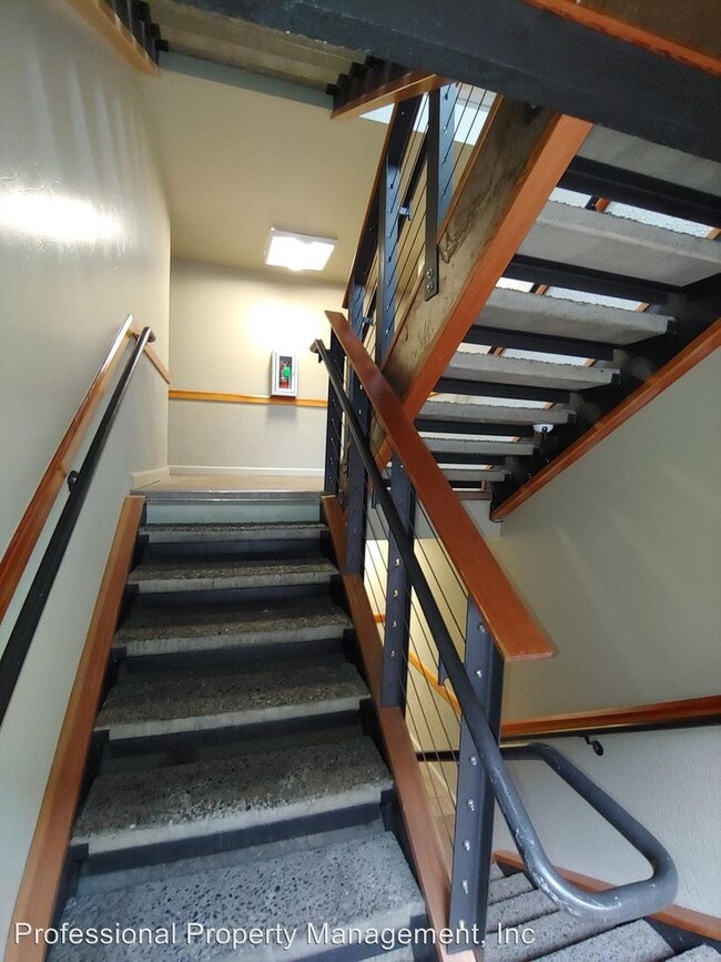Foto del edificio - 2 br, 1 bath House - 1010 W Pine St - 203