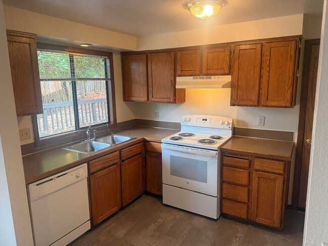 Foto del edificio - Updated Single Level Home