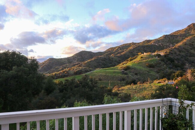 Building Photo - Ojai Views