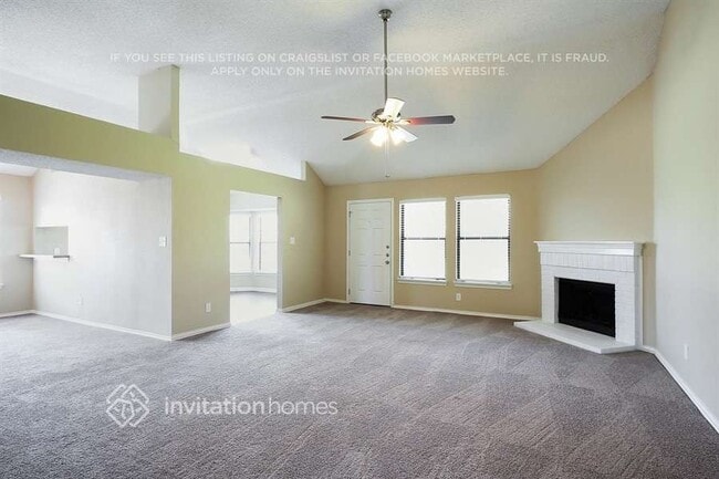Building Photo - 4800 Hollow Tree Dr