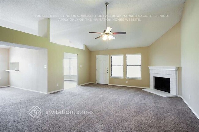 Foto del edificio - 4800 Hollow Tree Dr