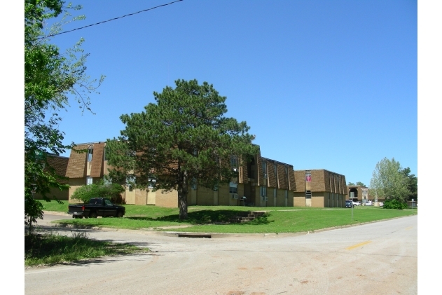 Primary Photo - Leona Village Apartments