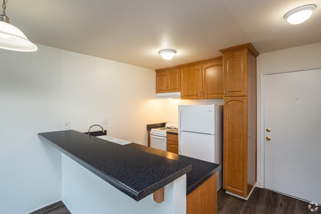 Windward Village Apartments In Venice