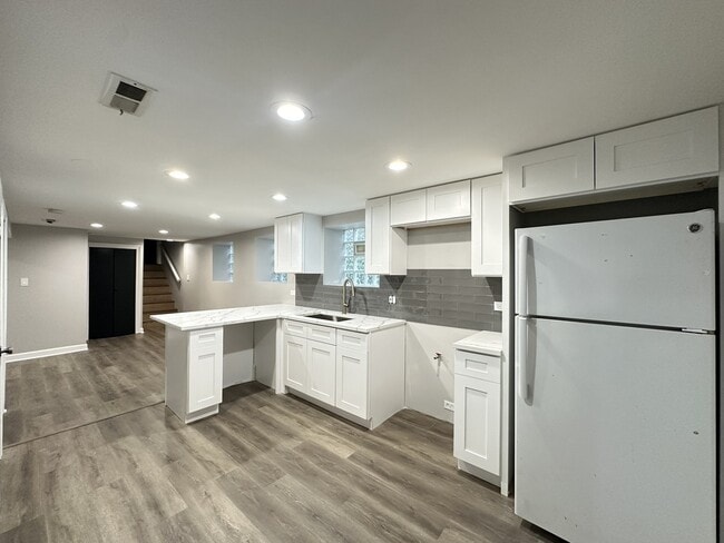 Building Photo - 2617 W Rascher Ave