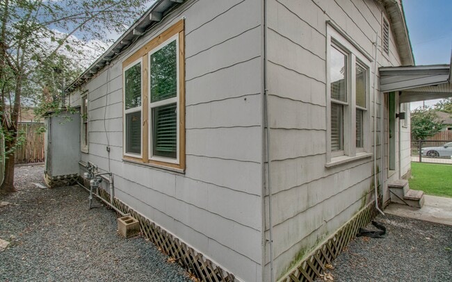Building Photo - 4706 Fisk St