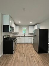 Building Photo - 533 Bluff Ct