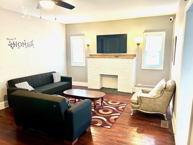 Building Photo - 1 E 114th St