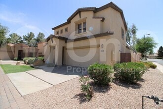Building Photo - 2039 W Olive Way