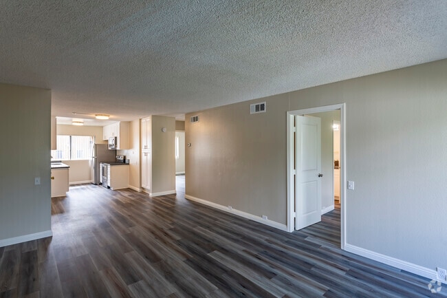 2HAB, 2BA - 1,079 ft² - Alta Cima Apartment Homes *$1000 Off*