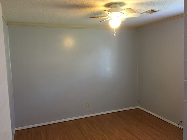 Building Photo - 8 Pinetree Apartment Rd