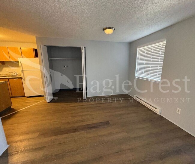 Building Photo - 320NEC