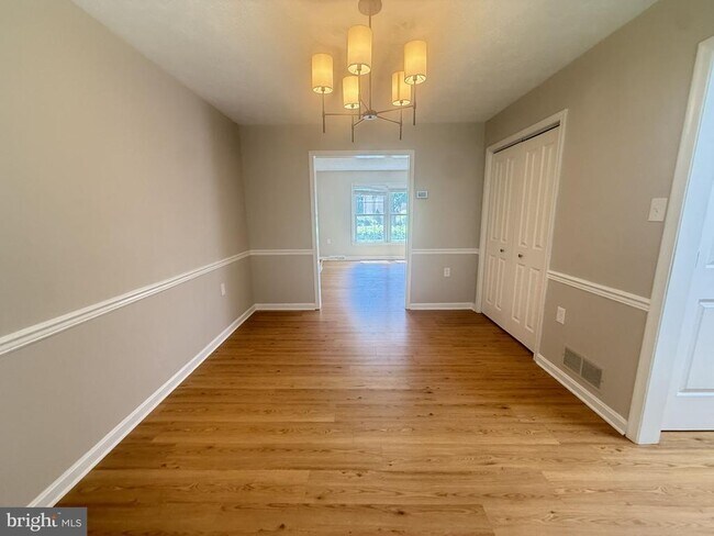Building Photo - 824 Appleseed Ct