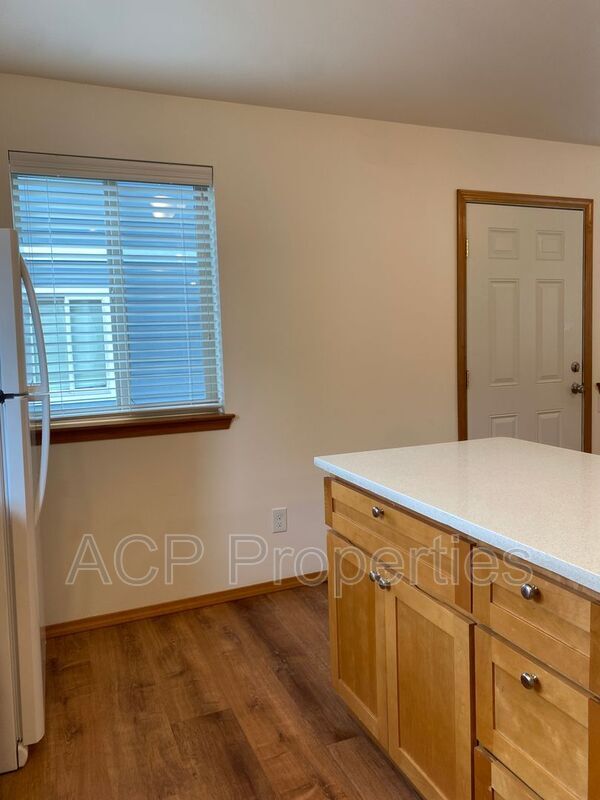 5891 Cedar St Unit 101, Ferndale, WA 98248 Condo for Rent in