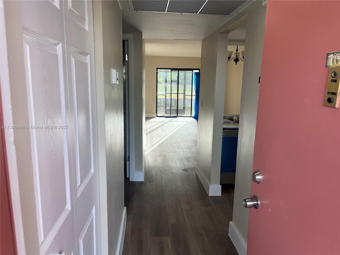 Foto principal - 20725 NE 8th Ct