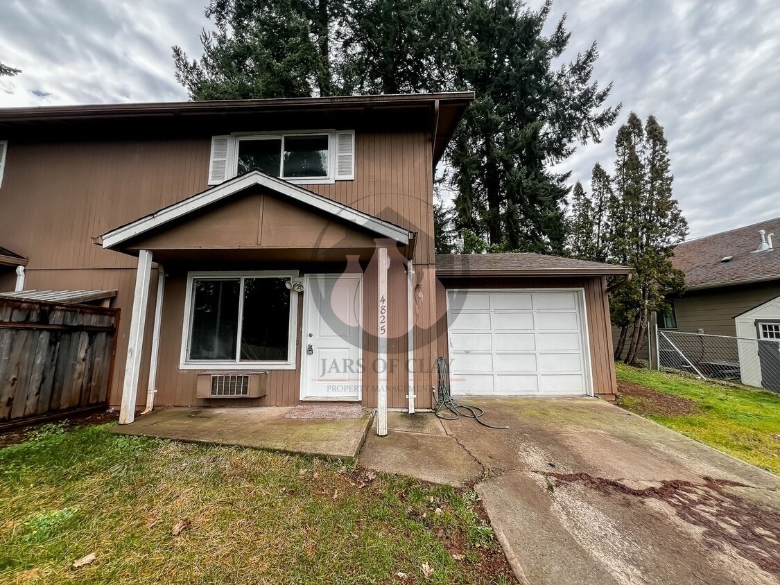 Primary Photo - Skyline Rd S Duplex #2023-LL787