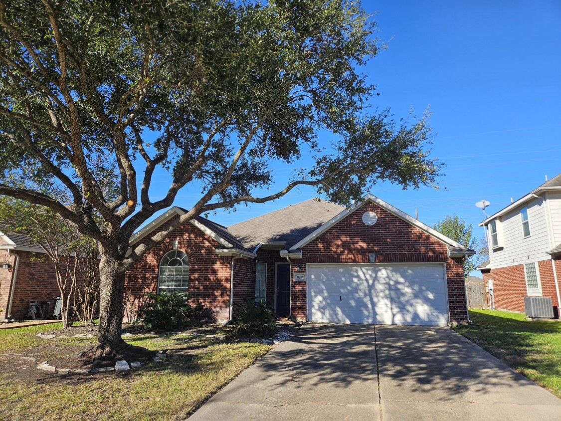 Primary Photo - "Charming 3-Bedroom Home with 2 Baths and ...