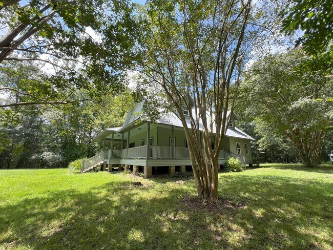 Foto del edificio - 5 bedroom, 2.5 bathroom secluded country h...