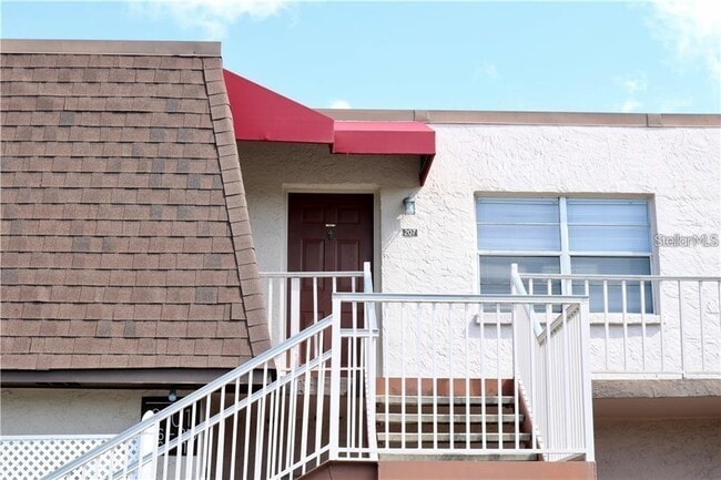 Building Photo - 9101 W Hillsborough Ave