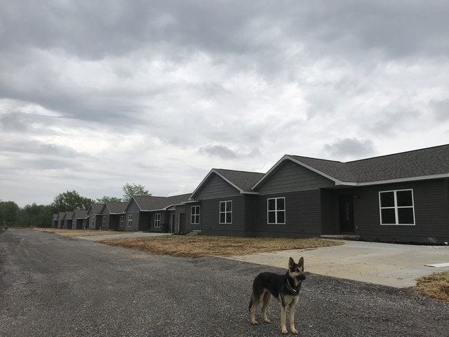 pet friendly - 299 Hubert Rd