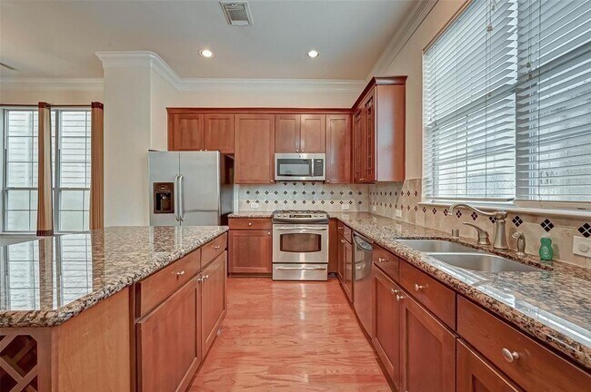 Foto del edificio - 3307 Clearview Cir