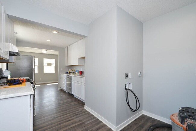 Foto del edificio - 681 Glencoe St NE