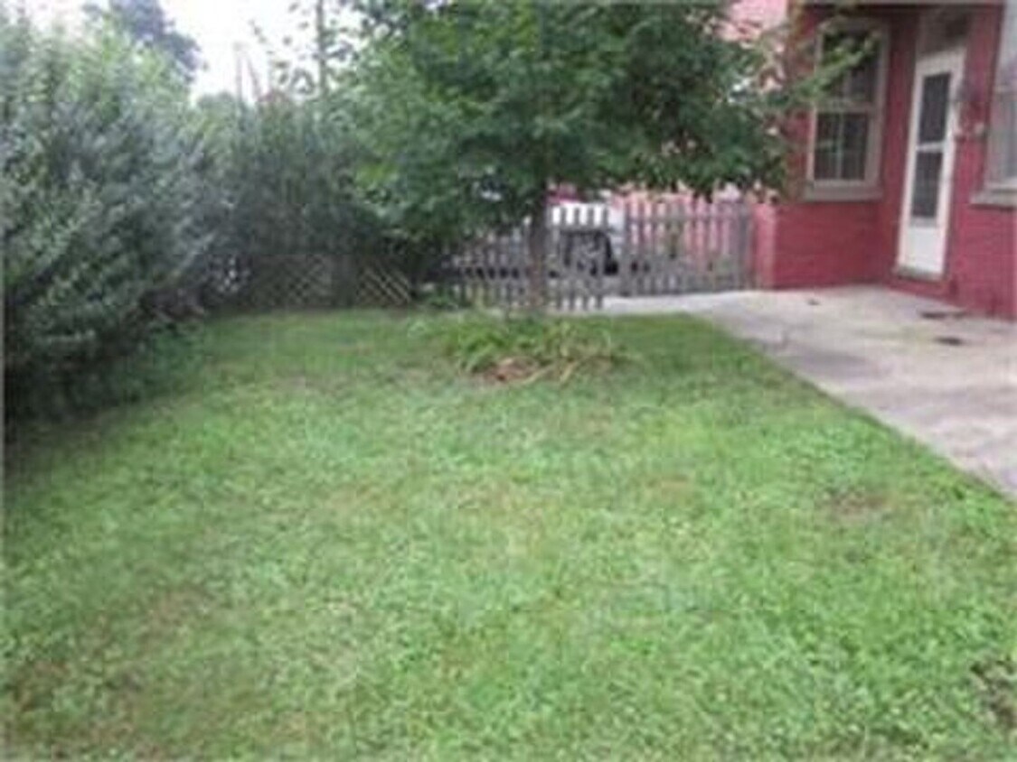 Building Photo - 3 br, 1.5 bath House - 302 S 4TH ST