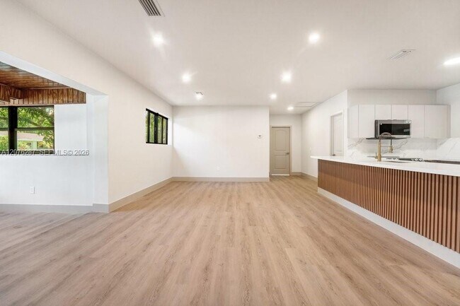 Foto del edificio - 450 NW 140th St