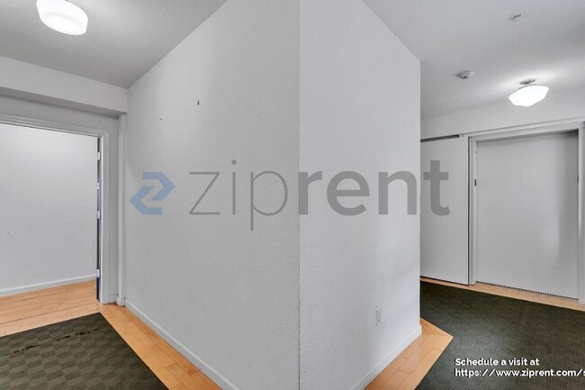 Building Photo - 323 29th St