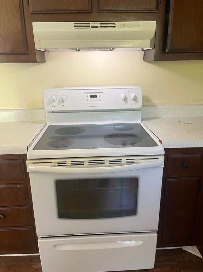 Building Photo - 2 Bed, 1 Bath Condo