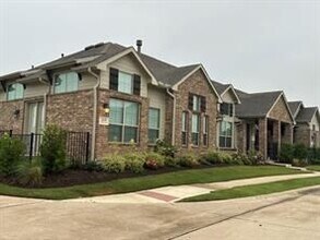 Building Photo - 2621 Chablis Dr