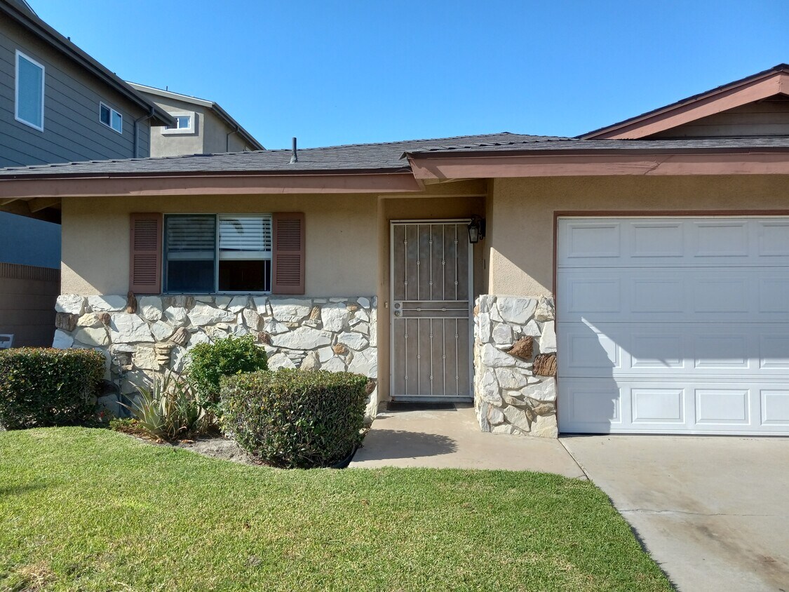 3771 Farquhar Ave Unit A, Los Alamitos, CA 90720 Apartments in Los