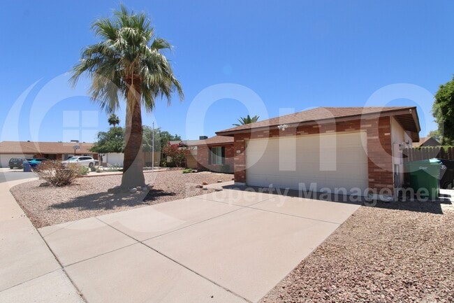 Building Photo - 946 N Ricardo Cir