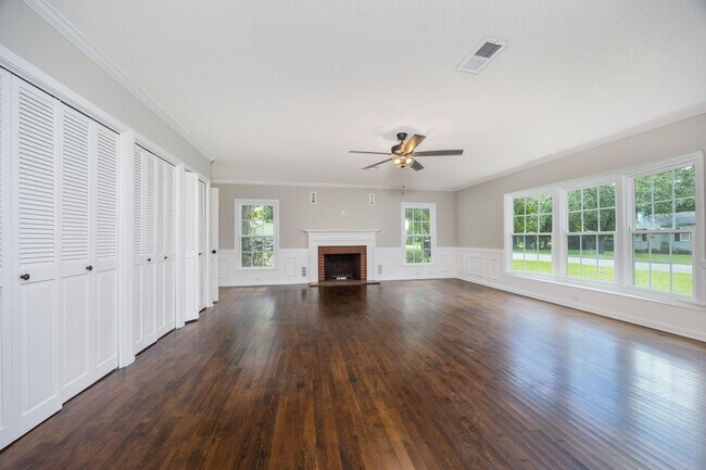 Building Photo - Renovated 4 Bedroom, 3 Bath home in Live Oak