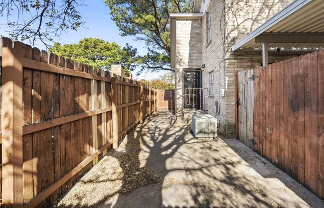 Photo - Adorable 2-2 in Arlington House